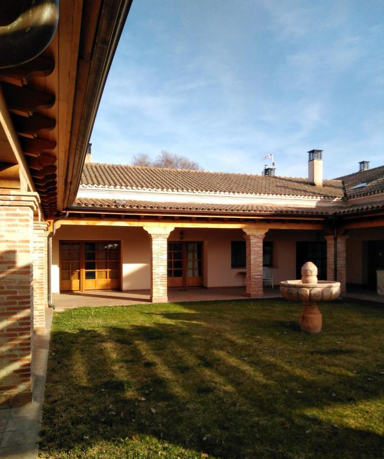 Casas Olmo Y Fresno Jardin Y Piscina A 17 Kilometros De Salamanca Exterior foto
